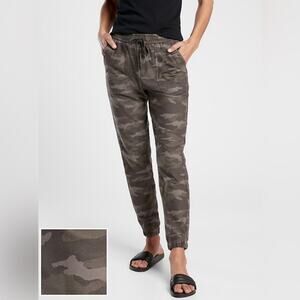 ATHLETA Camo Farallon Joggers Green and tan size 10